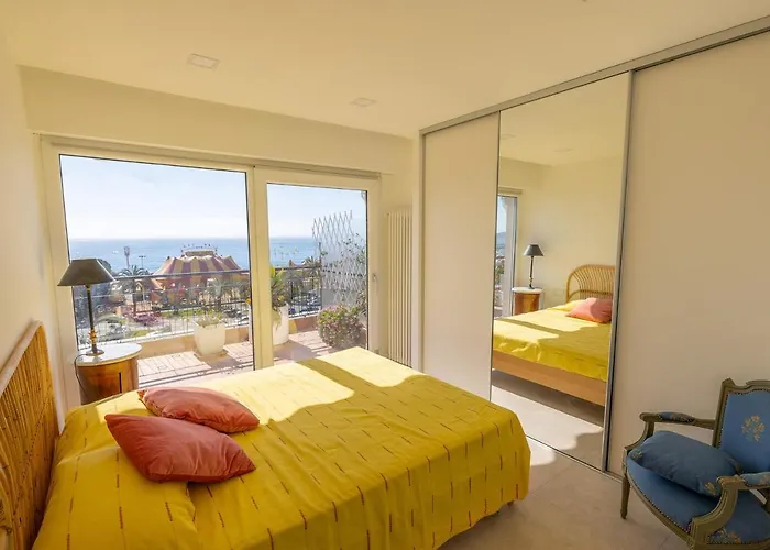 Magnifique 3p Climatise En Dernier Etage Avec Terrasse Face Mer, Proche Centre - Fr-1-196-326 * Мантон