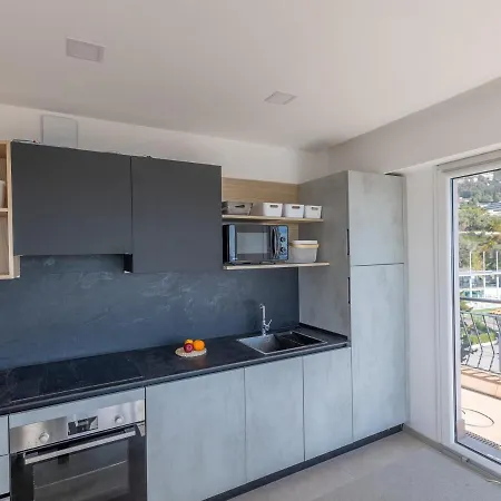 Magnifique 3p Climatise En Dernier Etage Avec Terrasse Face Mer, Proche Centre - Fr-1-196-326 Apartment *