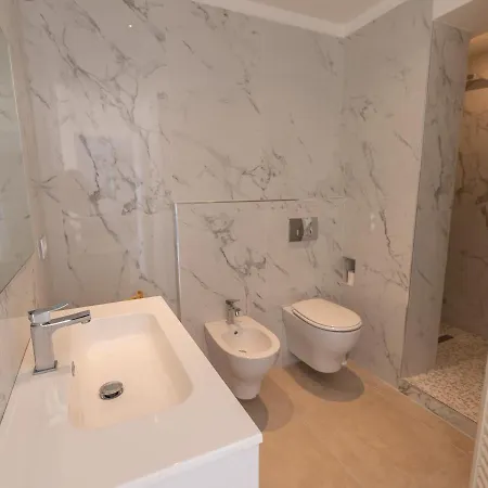 Magnifique 3p Climatise En Dernier Etage Avec Terrasse Face Mer, Proche Centre - Fr-1-196-326 * Menton