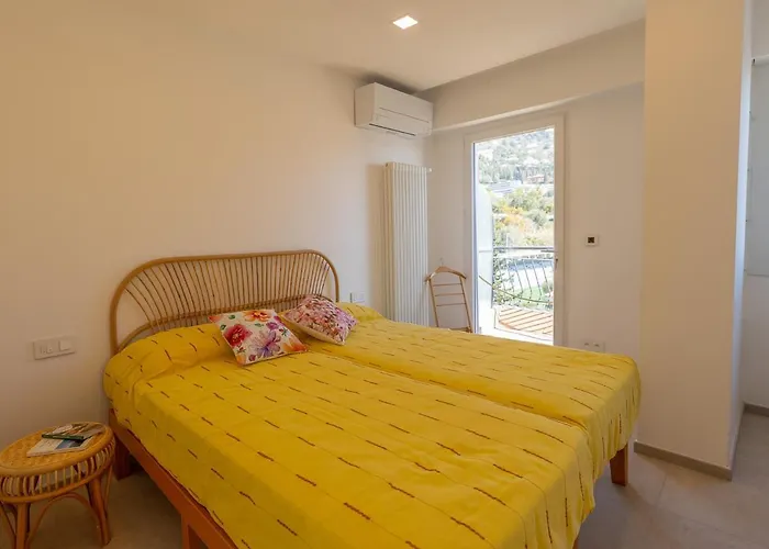 Magnifique 3p Climatise En Dernier Etage Avec Terrasse Face Mer, Proche Centre - Fr-1-196-326 * Menton